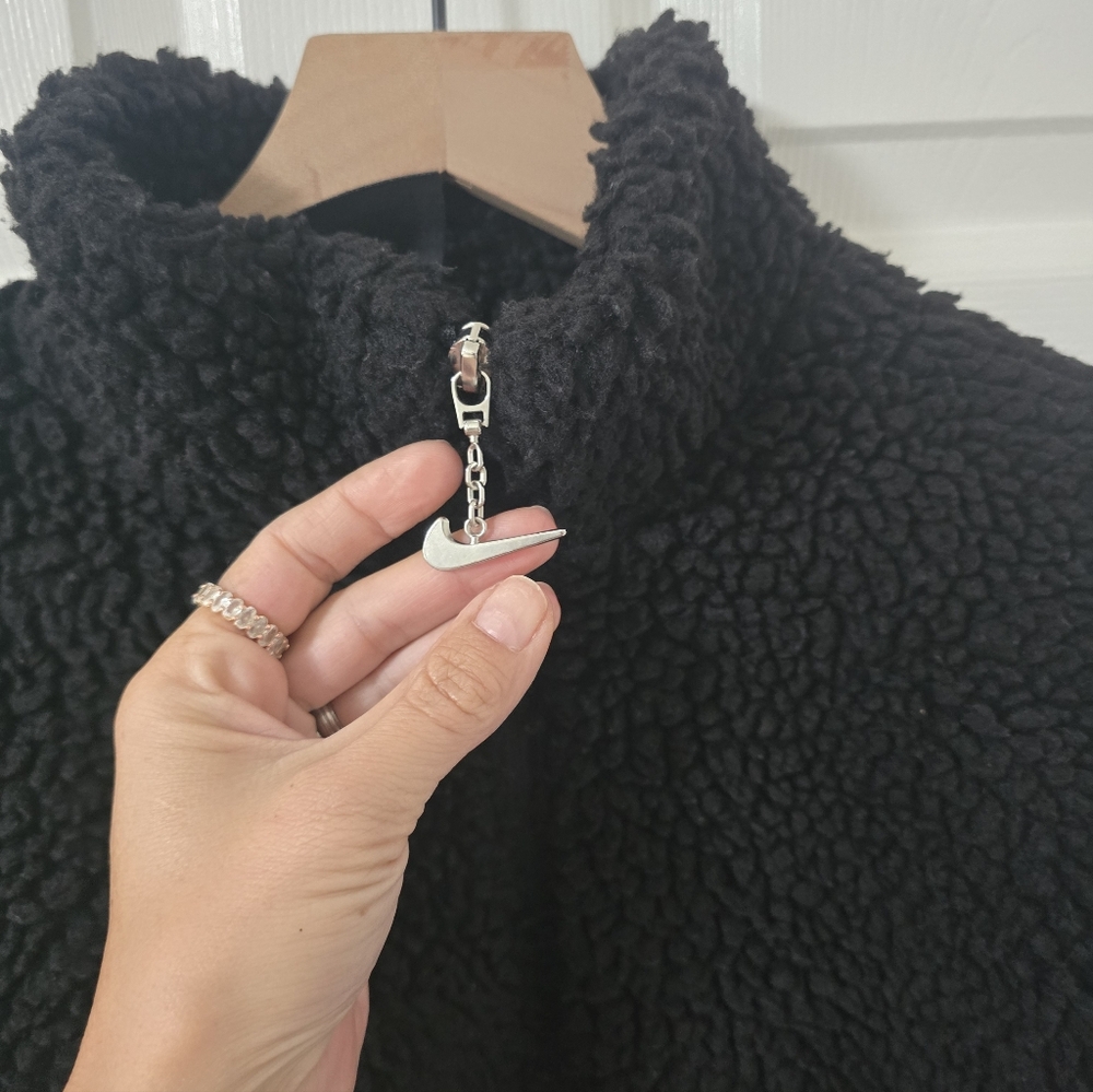 Nike Black Swoosh Sherpa Jacket Size M - Picture 7 of 10